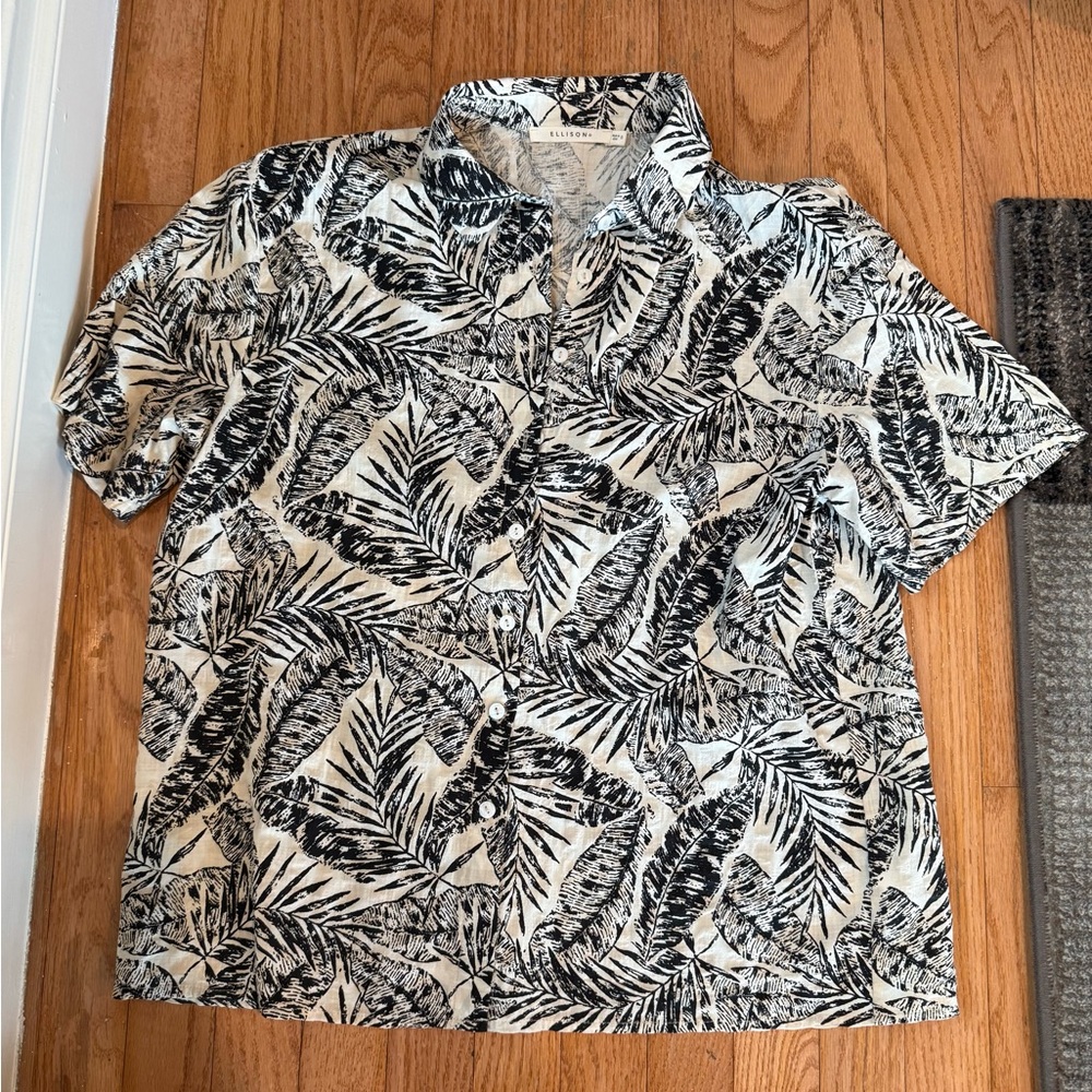 Ellison Black and White Tropical Print Shirt Women Small Short Sleeve